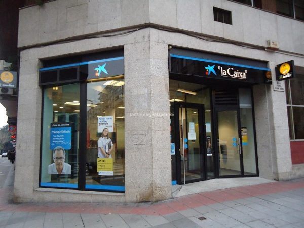 Llamar por teléfono a CaixaBank
